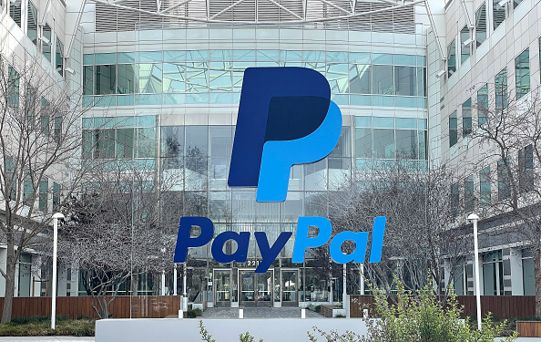 PayPal Pauses Its Stablecoin Development Amidst Issues with Regulators