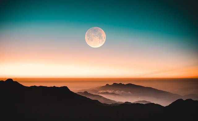 Full moon Adam's Peak