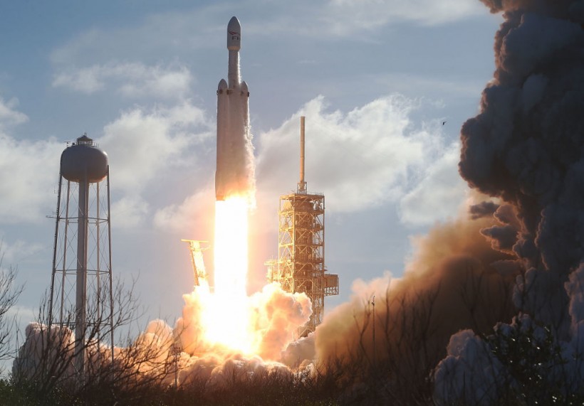 SpaceX Falcon Heavy rocket launch 2018