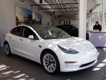 Tesla Model 3 display