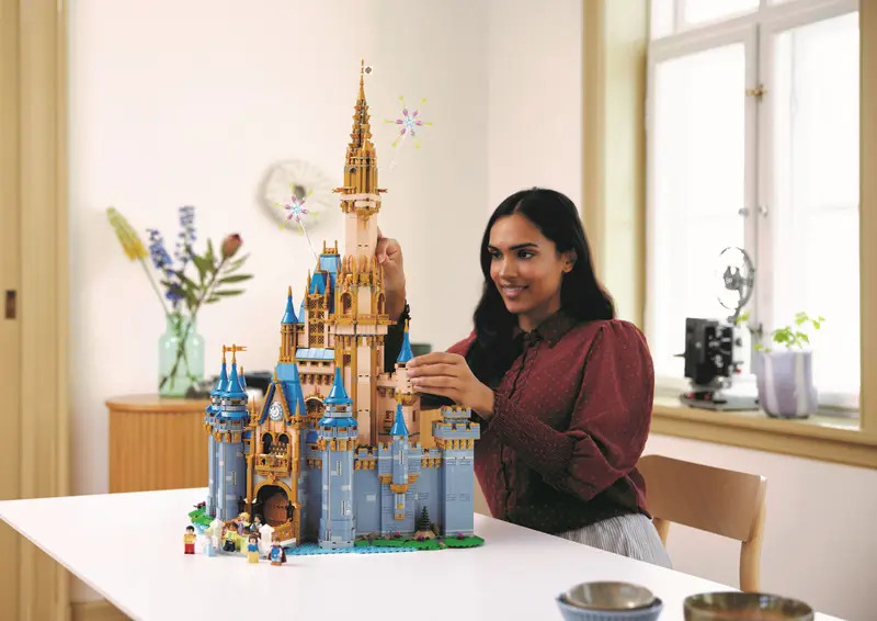 Huge LEGO Disneyland Sleeping Beauty Castle 