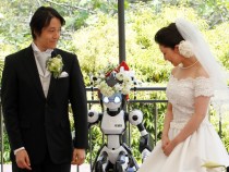 Tinder's Robot Helps People Find Love