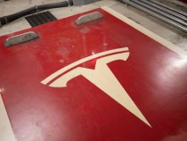 Tesla Robot Attacks, Injures Worker at Cybertruck Factory