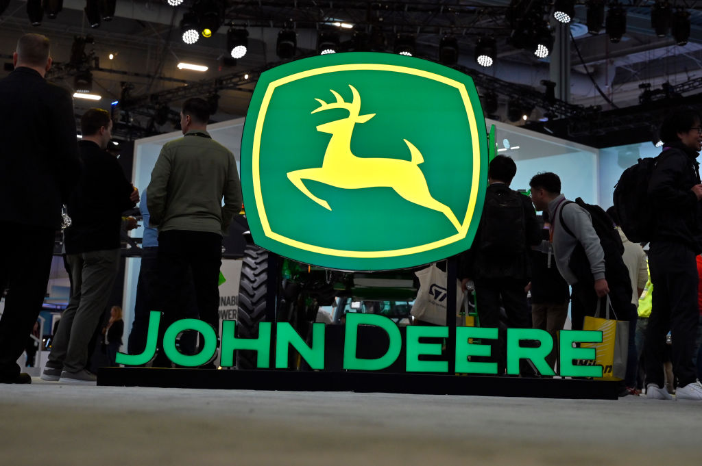 John Deere Tractors Will Soon Come With Starlink Satellite Internet