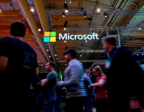 Microsoft In Talks to Use Its AI Chatbots to Help Write News Articles