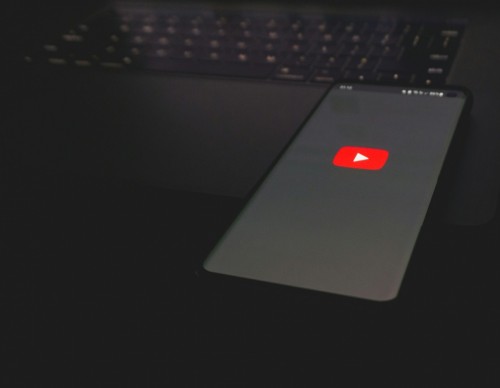 YouTube Unveils Experimental Sleep Timer for Premium Users