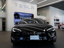 Tesla Model S Gains Speed Without Sacrificing Ecology