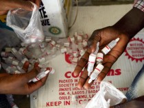 Teams Give Polio Vaccine in Massive Nigerian Innoculation