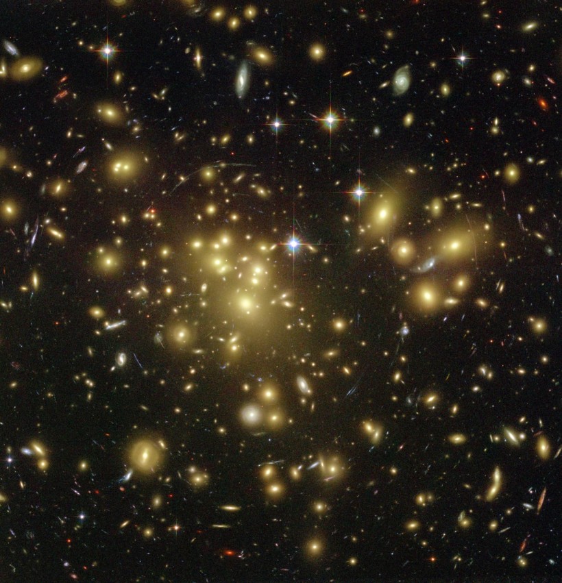 Galaxy Cluster Abell1689 (IMAGE)