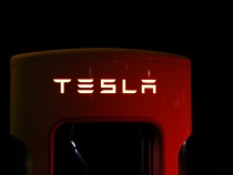 Tesla Model 3 Owner Spots Tesla Model Y in Real Life Traffic