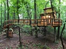 Airbnb Treehouse