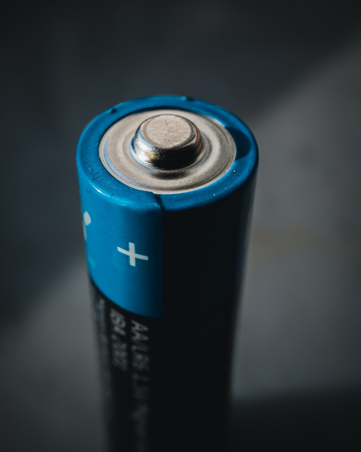 Self-Charging Battery that can Surprisingly Last for up to 28,000 Years can be Coming Soon