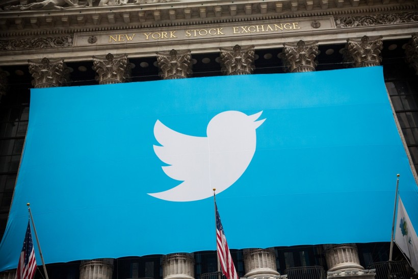 Twitter Banner in front of the New York Stock Exchange Office