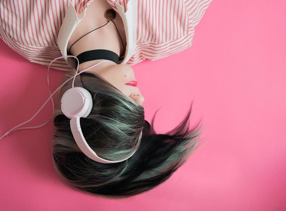 girl listening to podcast