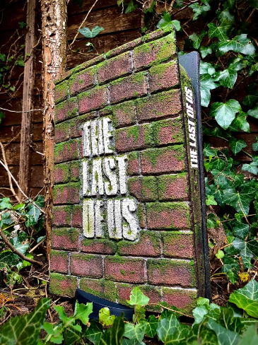 'The Last of Us'-Based PS5's First Look! Moss-Covered Brick Plates and Other Design Changes