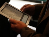 Barnes And Noble Unveils Their E-Book Reader The Nook