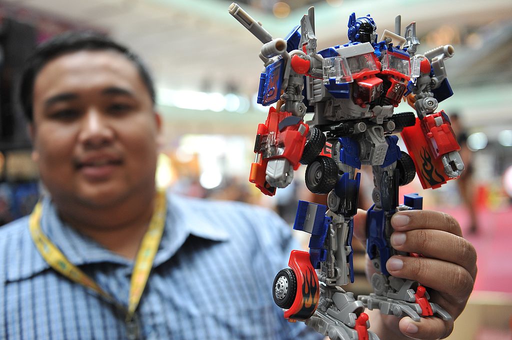 Optimus Prime Becomes Real! New $700 Autobot Can Transform, Walk
