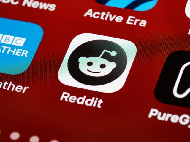 Reddit Talk Goes Live: Features, Similarities and Differences of New Audio Platform to Clubhouse App