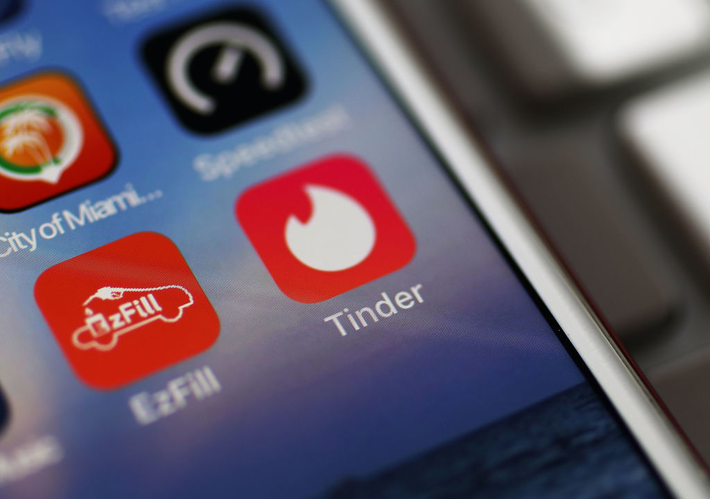 White House COVID-19 Vaccine Strategy: Tinder App, Other Dating Sites Give Free Boosts, Perks for Vaccinated Users